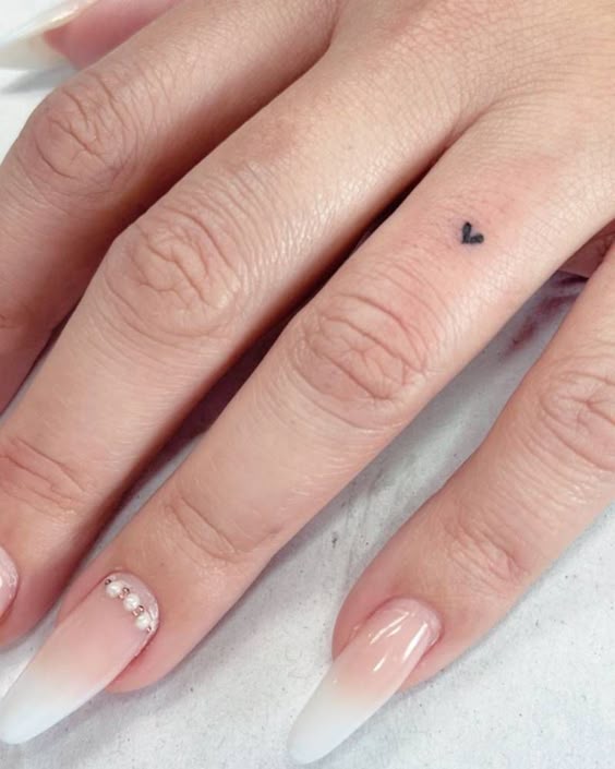 5 Heart Finger Tattoo Ideas